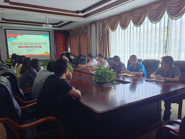 大理滄龍物流有限公司 開展“安全生產(chǎn)月”系列活動(dòng)